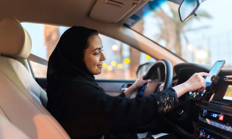 أهمية قيادة المرأة للسيارة 1 أهمية قيادة المرأة للسيارة - دلعي سيارتك - زينة سيارة