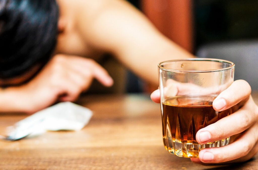 صفات مدمن الكحول وما هي أعراض الشرب؟ 4 صفات مدمن الكحول